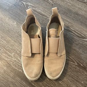 Dolce Vita Sneakers.